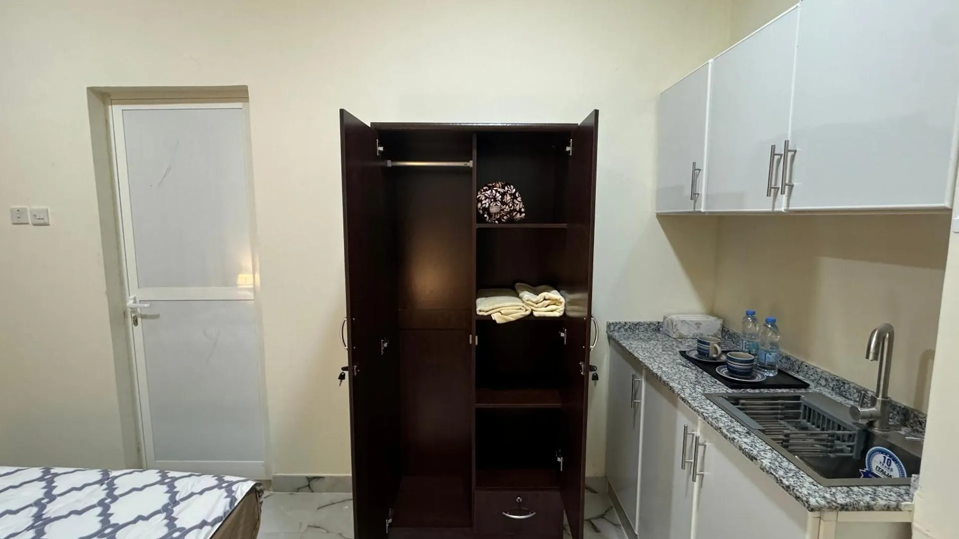 Homestay Brand New Furnished Studio Appartment Near Union Metro Station Dubai