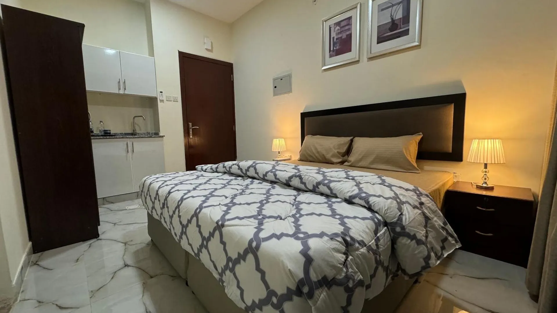 Brand New Furnished Studio Appartment Near Union Metro Station Dubai Forenede Arabiske Emirater